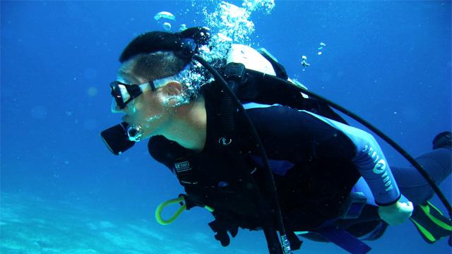 “喝酒脸红”和“喝酒脸白”,哪种人更能喝?看完记得莫劝酒