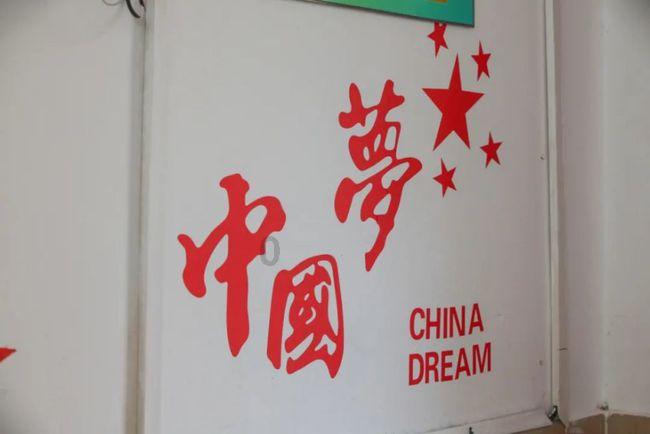 我国新能源汽车产销量占全球比重超过60%，连续9年位居世界第一